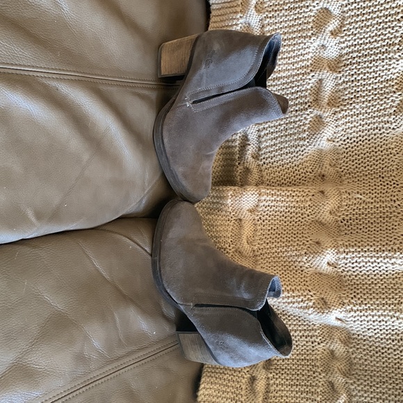 Bos & CO taupe heeled boots sold by Nordstrom - Picture 5 of 5